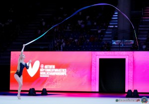 aa q neumann julia aut ph simone ferraro sfa08919 copia